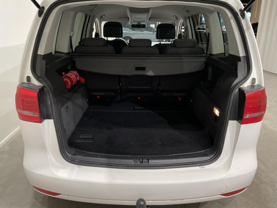 VOLKSWAGEN Touran 2012