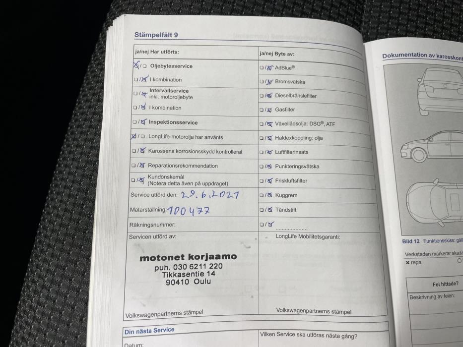 VOLKSWAGEN Touran 2012