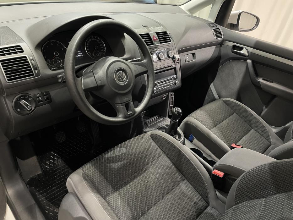 VOLKSWAGEN Touran 2012