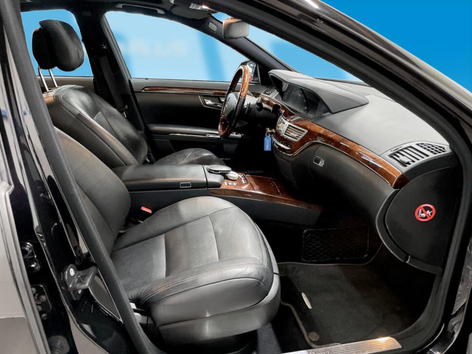 MERCEDES-BENZ S 2011