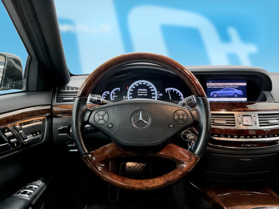MERCEDES-BENZ S 2011