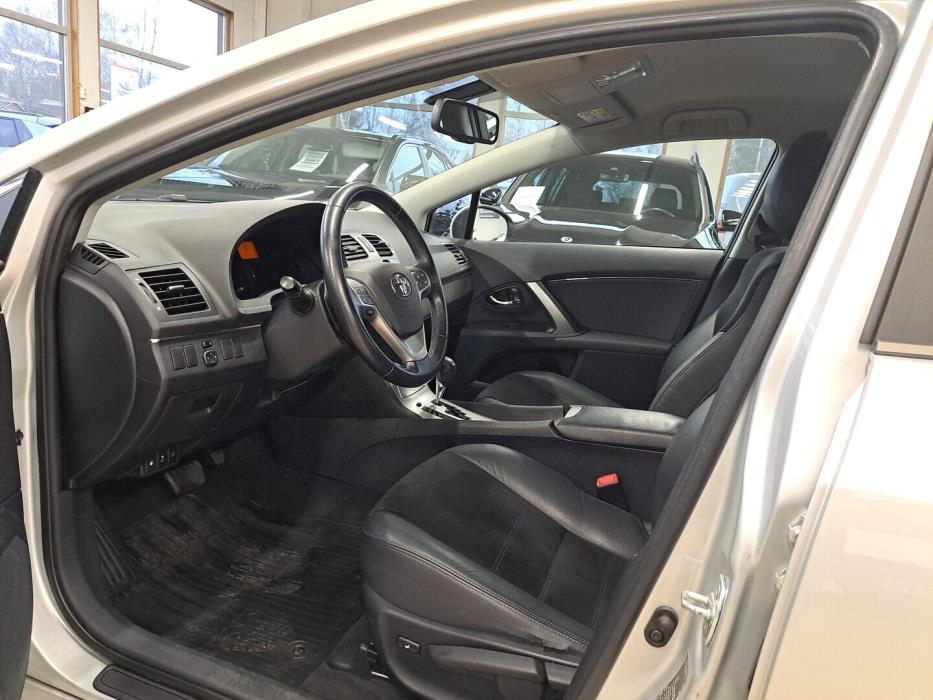 TOYOTA Avensis 2014