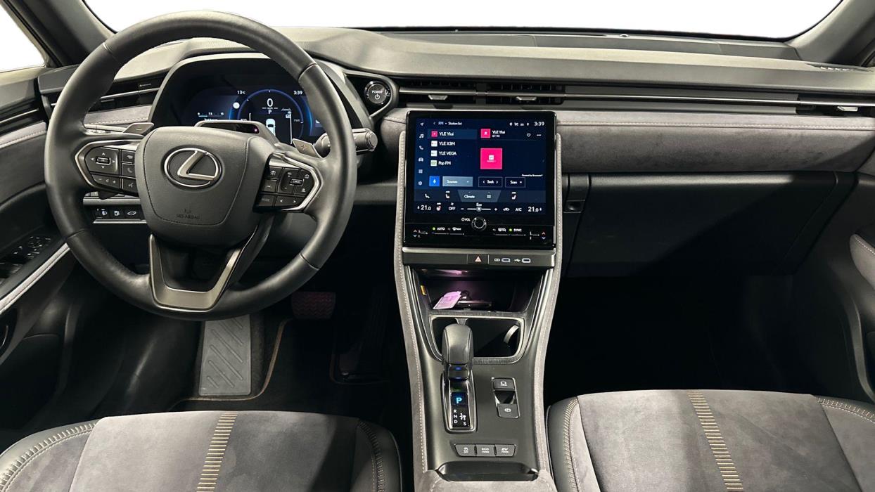 Lexus LBX 2025