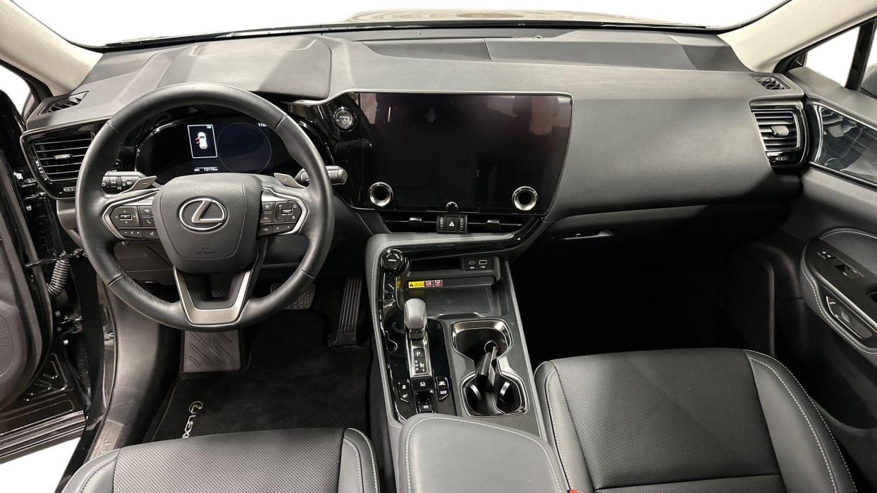 Lexus NX 2025