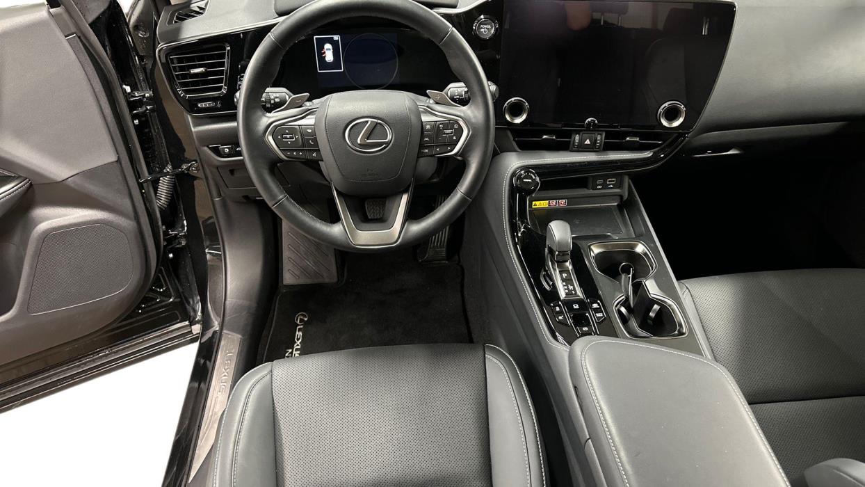 Lexus NX 2025