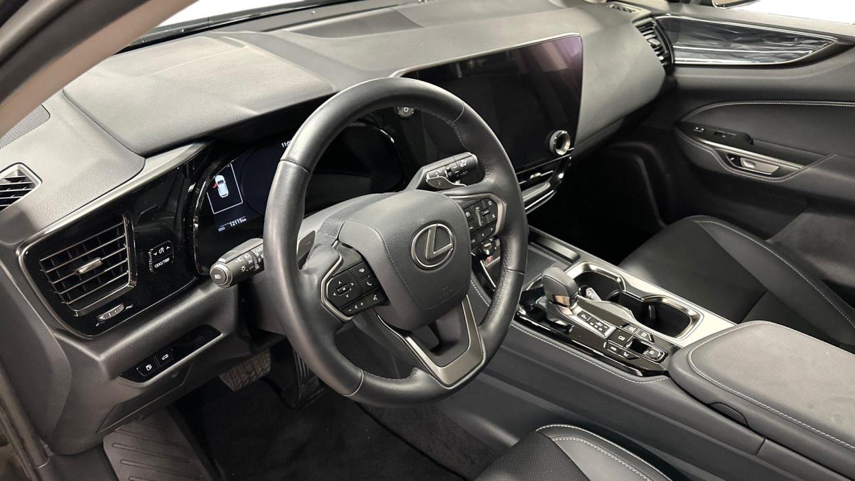 Lexus NX 2025