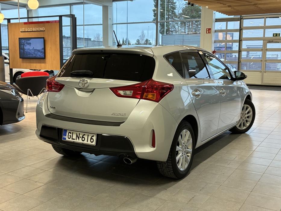 Toyota Auris 2015