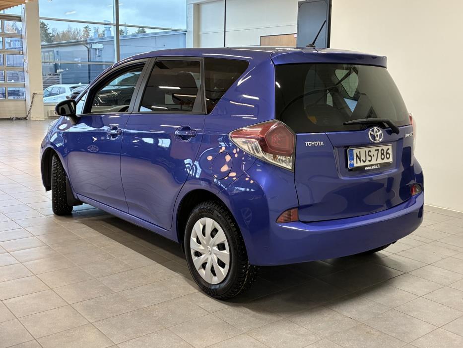 Toyota Verso-S 2014