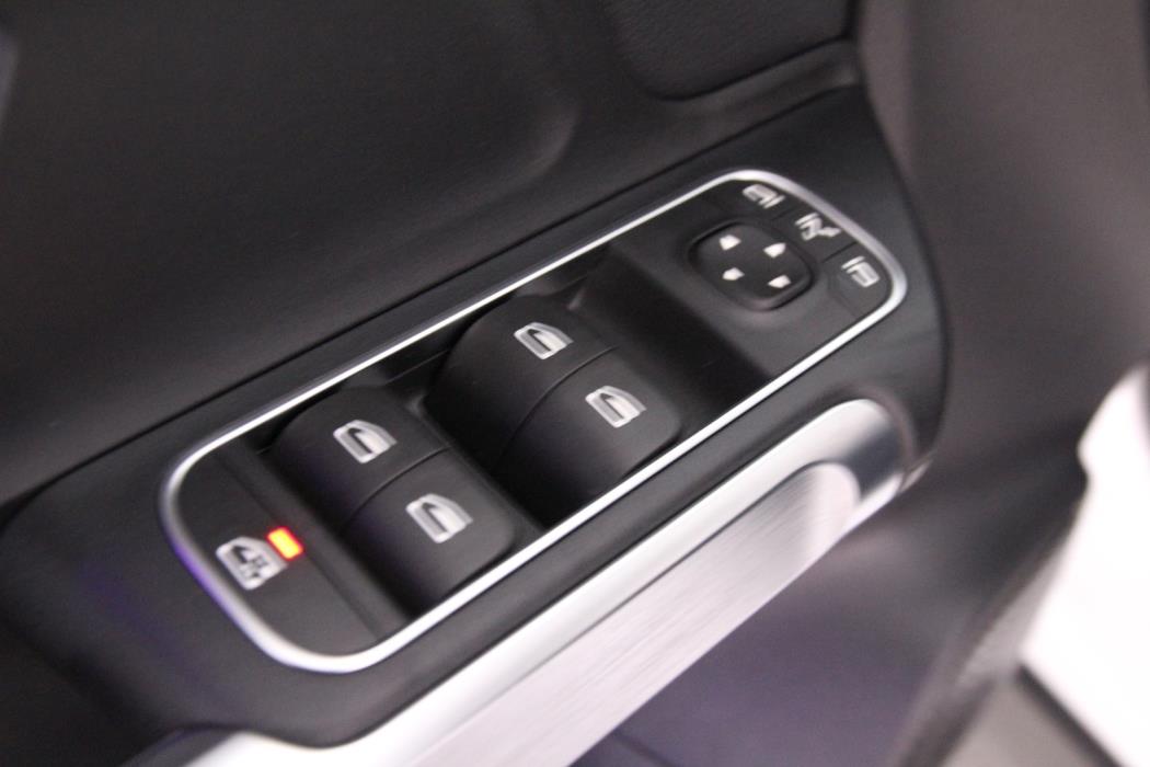 MERCEDES-BENZ EQB 2022