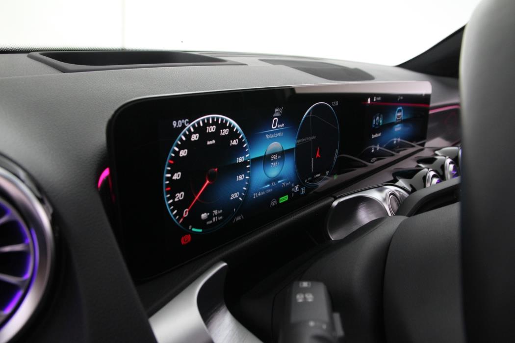 MERCEDES-BENZ EQB 2022