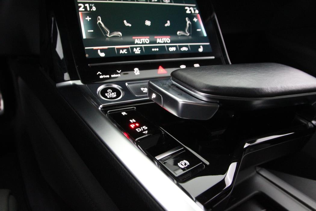 AUDI Q8 e-tron 2024