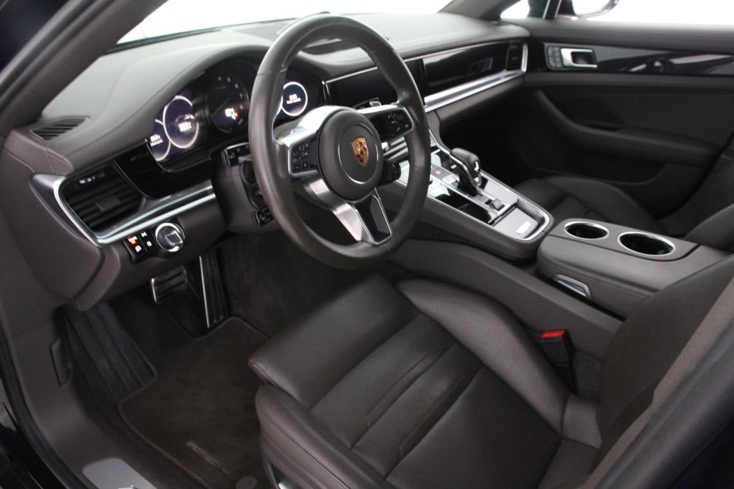 PORSCHE Panamera 2018