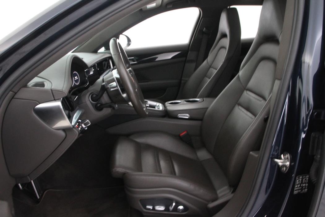 PORSCHE Panamera 2018