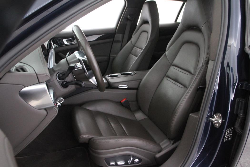 PORSCHE Panamera 2018