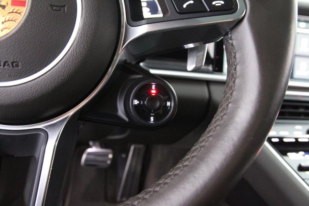 PORSCHE Panamera 2018
