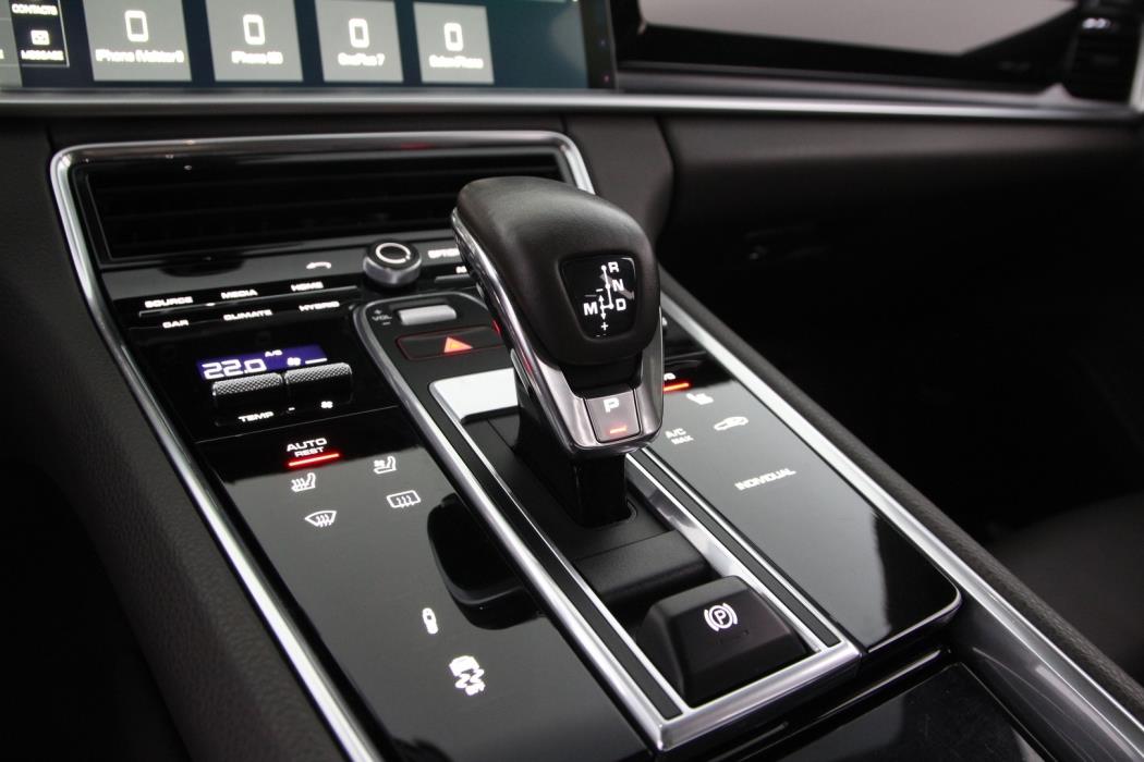 PORSCHE Panamera 2018