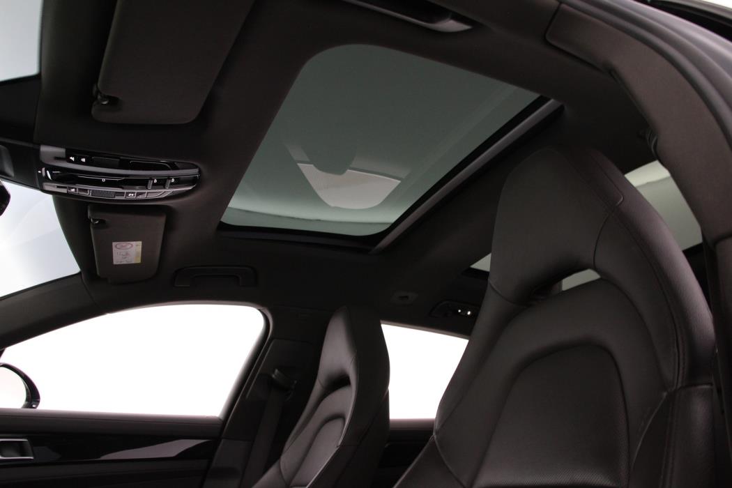 PORSCHE Panamera 2018