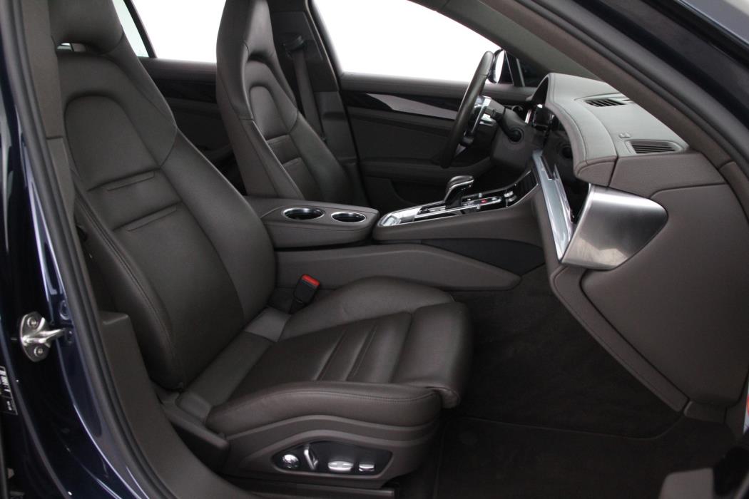 PORSCHE Panamera 2018