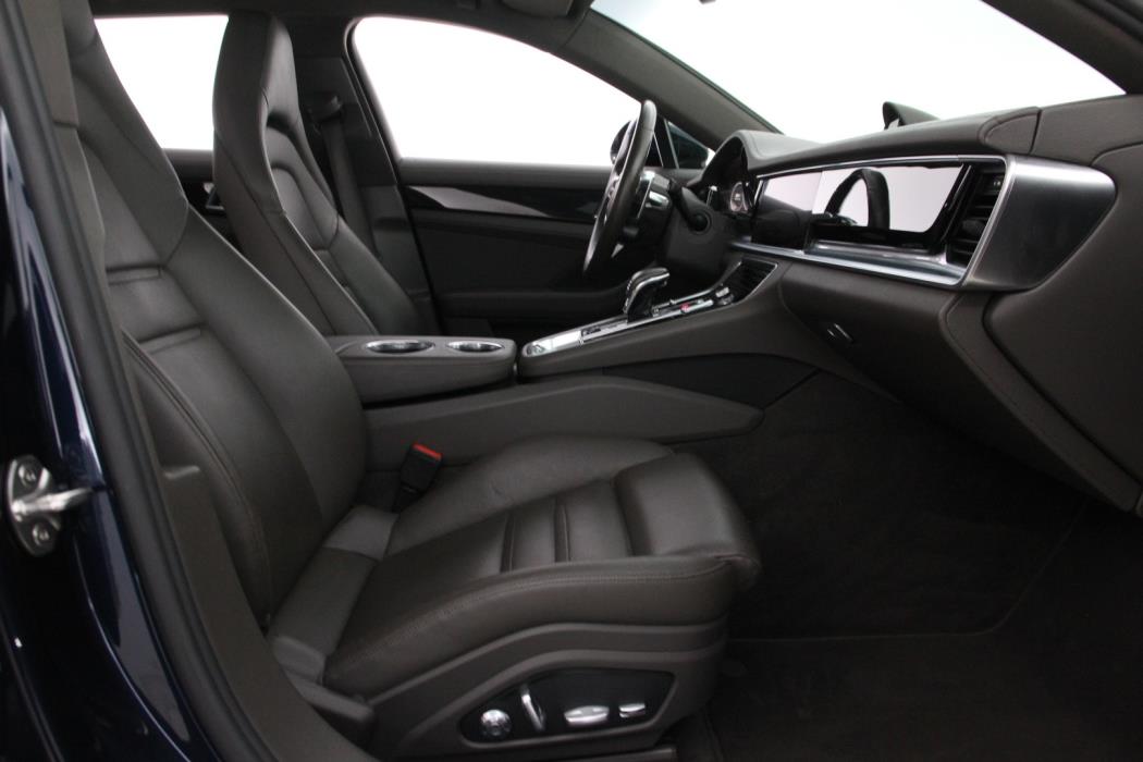 PORSCHE Panamera 2018