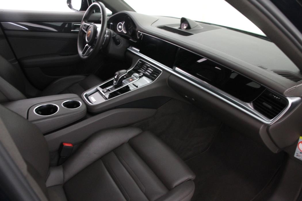 PORSCHE Panamera 2018