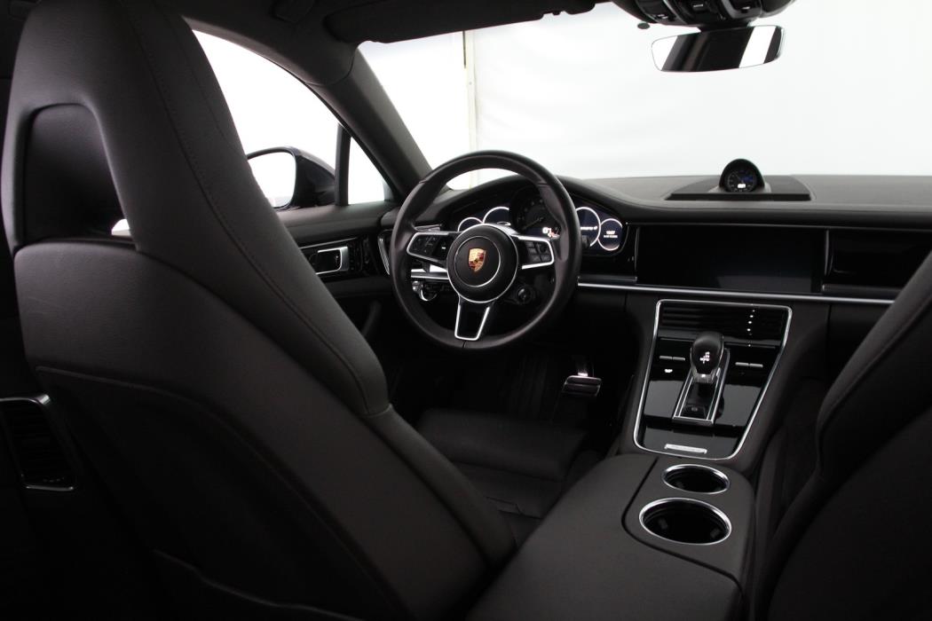 PORSCHE Panamera 2018