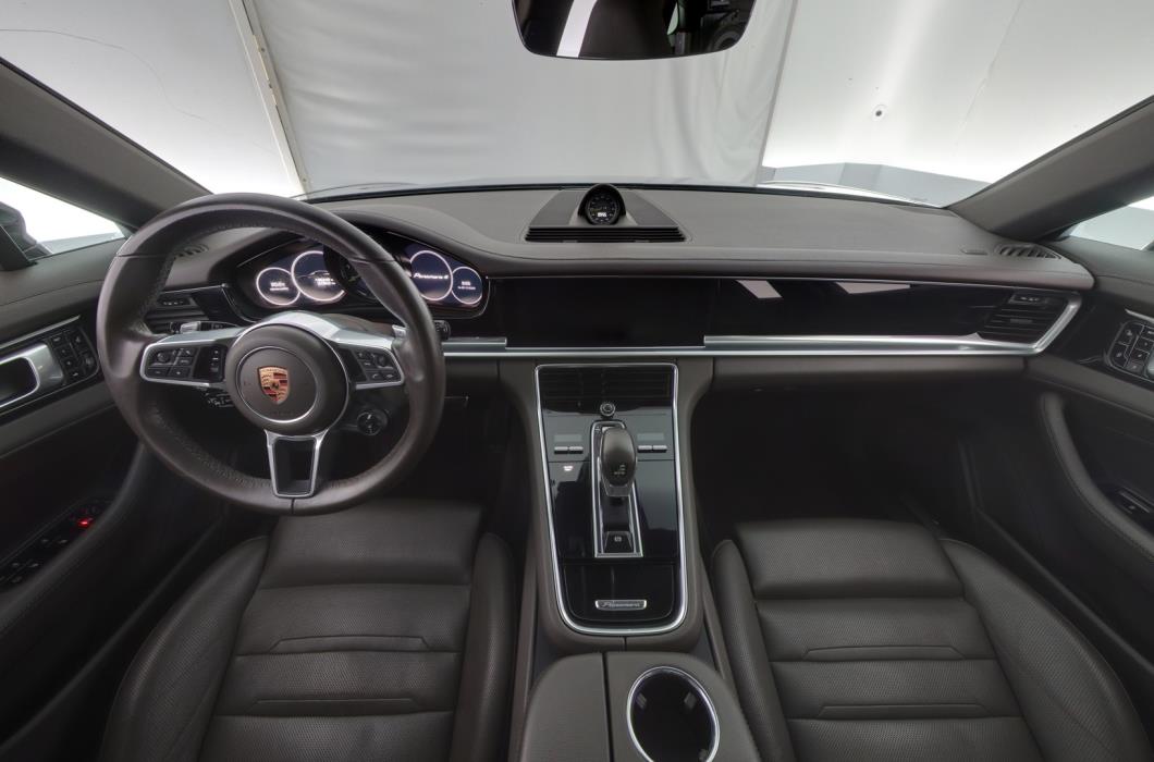 PORSCHE Panamera 2018