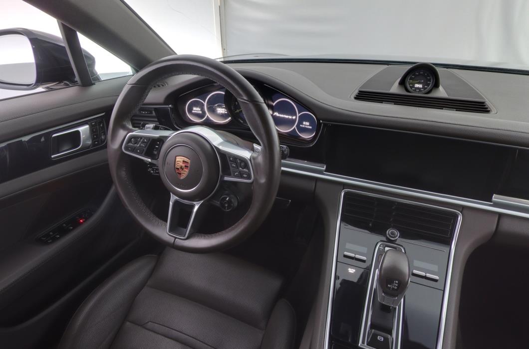 PORSCHE Panamera 2018
