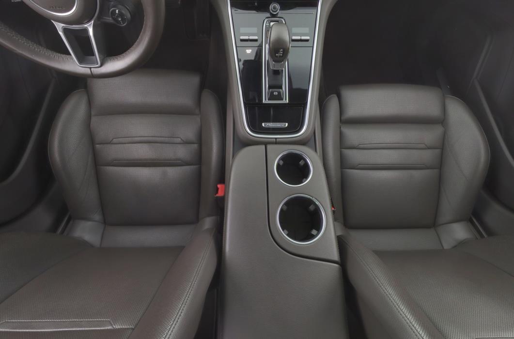 PORSCHE Panamera 2018