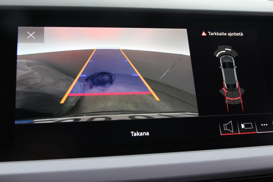 AUDI Q4 e-tron 2022