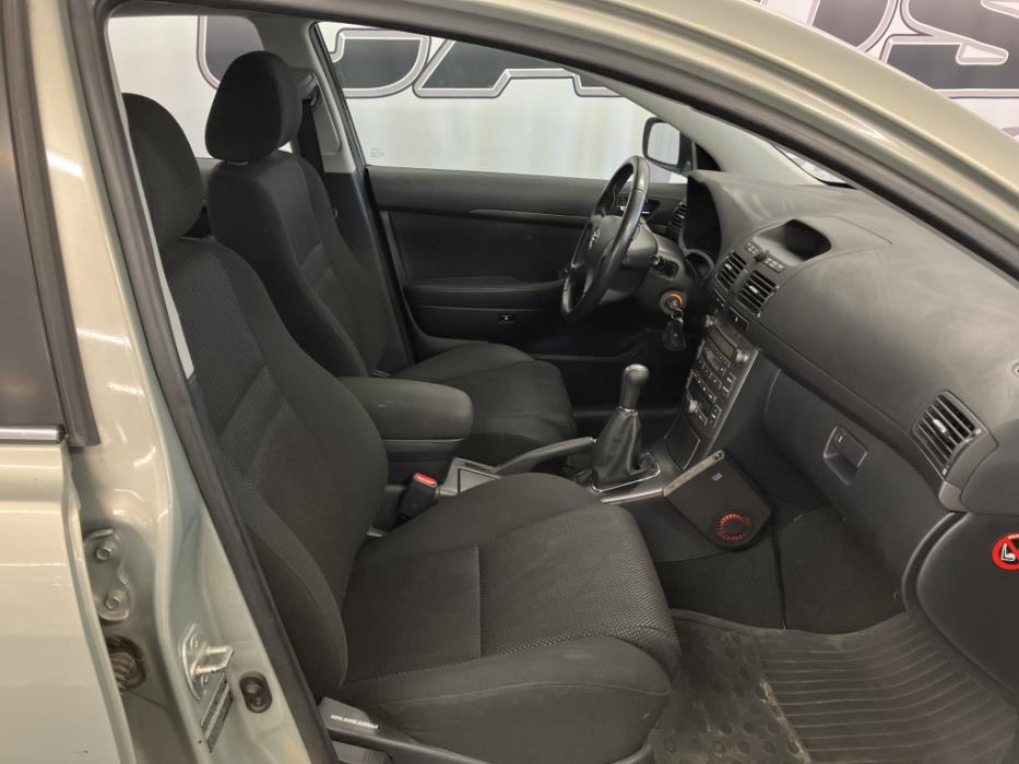 TOYOTA Avensis 2004