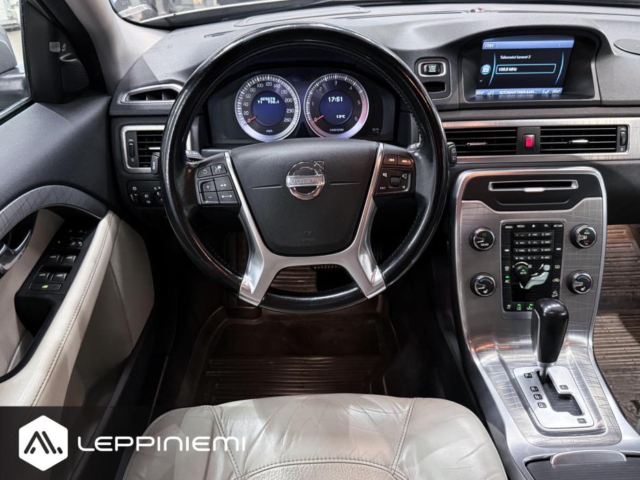 VOLVO XC70 2012