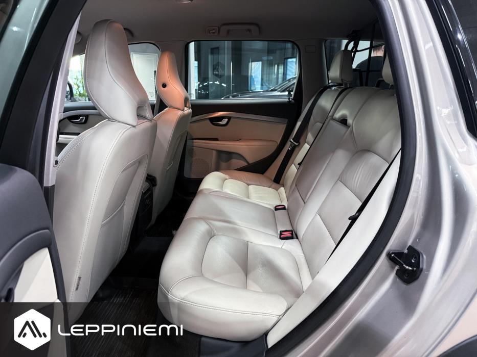 VOLVO XC70 2012