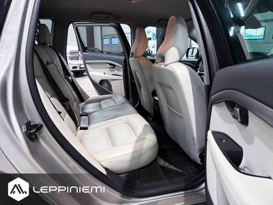 VOLVO XC70 2012