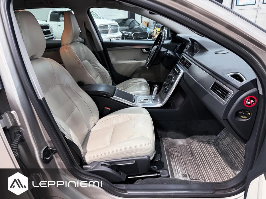 VOLVO XC70 2012