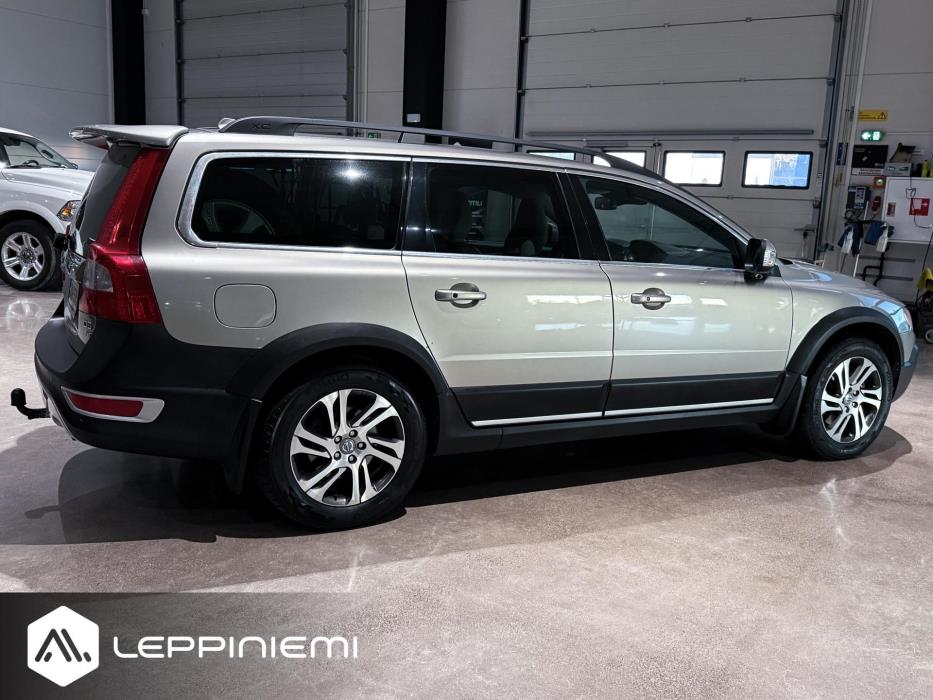 VOLVO XC70 2012