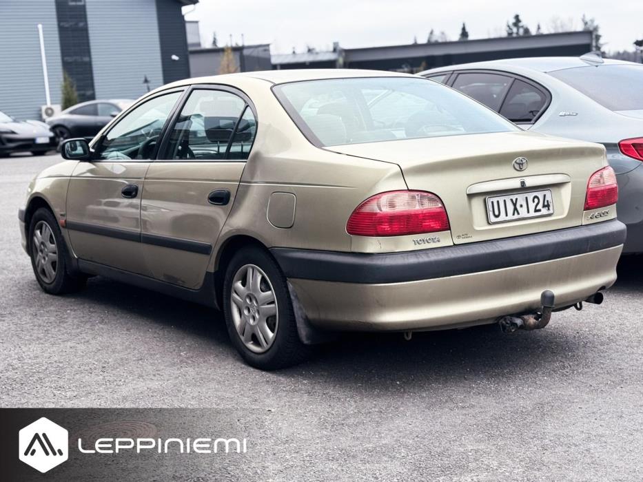 TOYOTA Avensis 2001