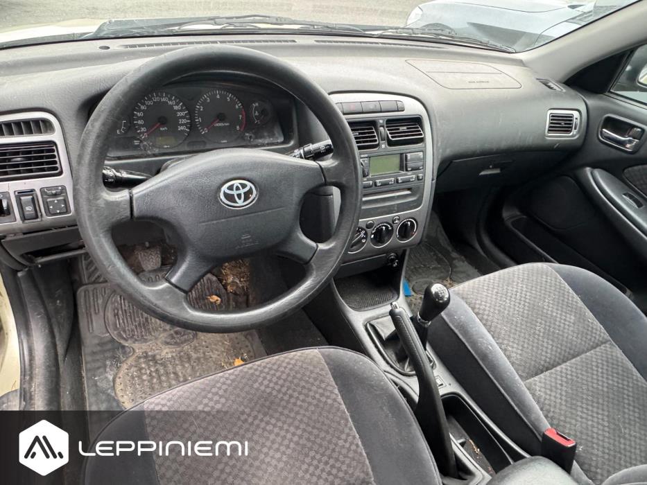 TOYOTA Avensis 2001