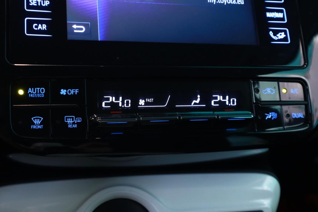TOYOTA Prius 2016