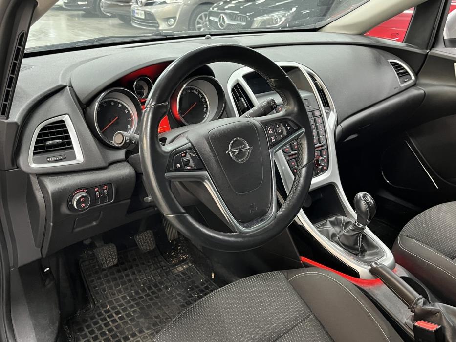 OPEL Astra 2013