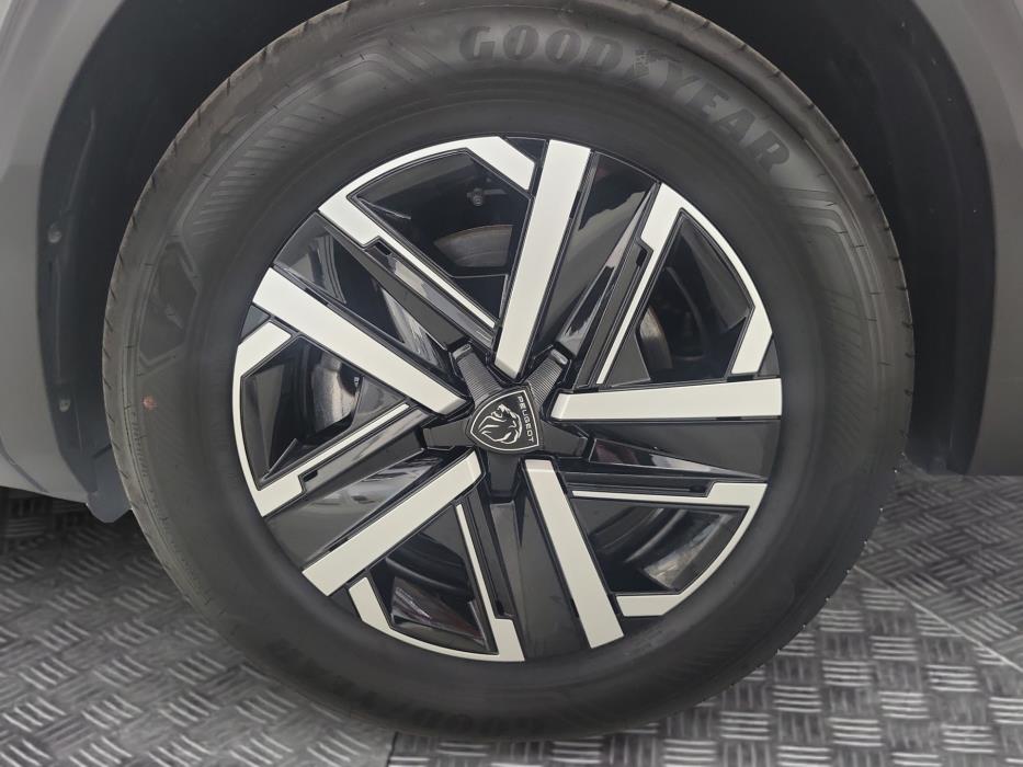 PEUGEOT e-2008 2023