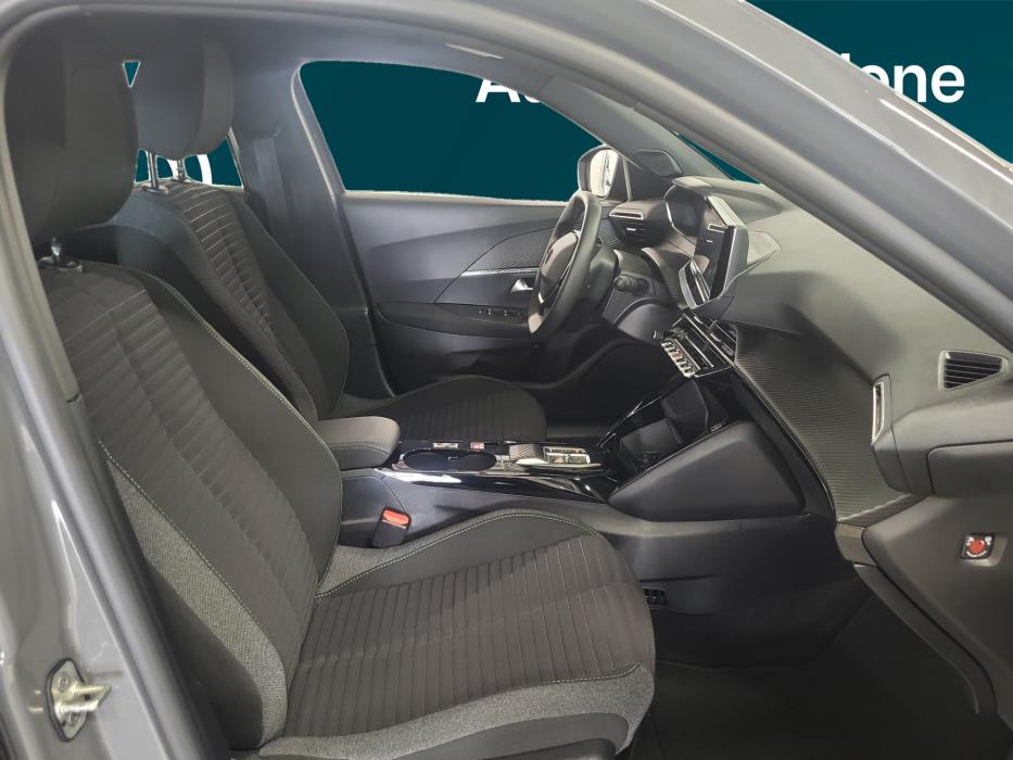 PEUGEOT e-2008 2023