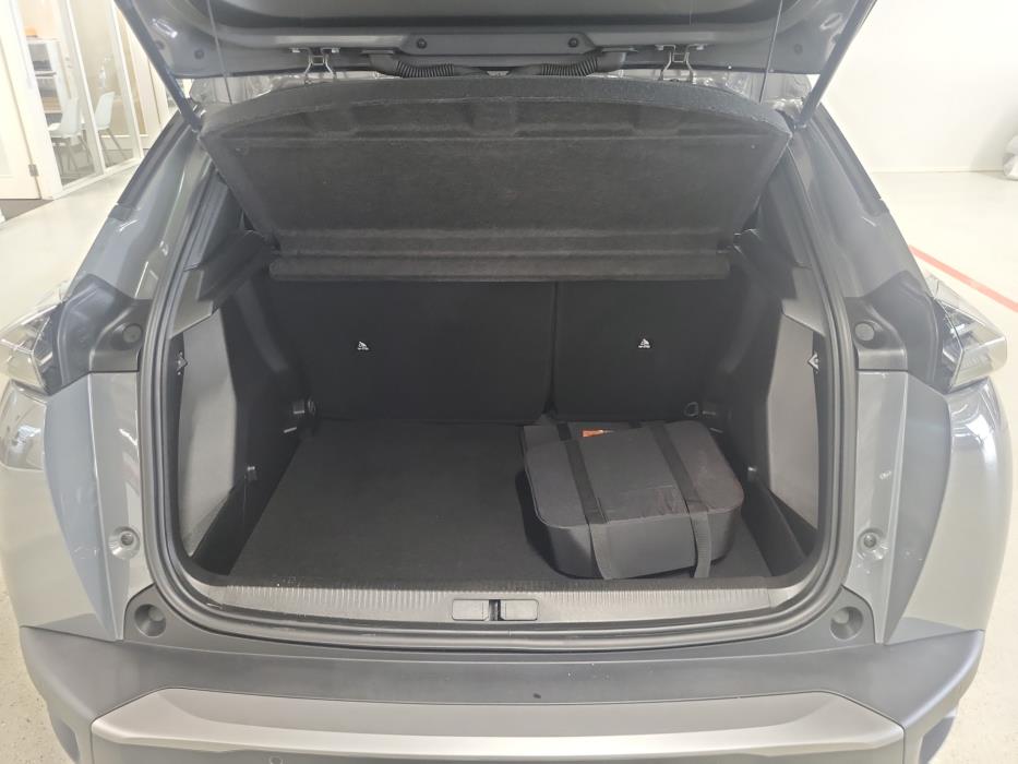 PEUGEOT e-2008 2023