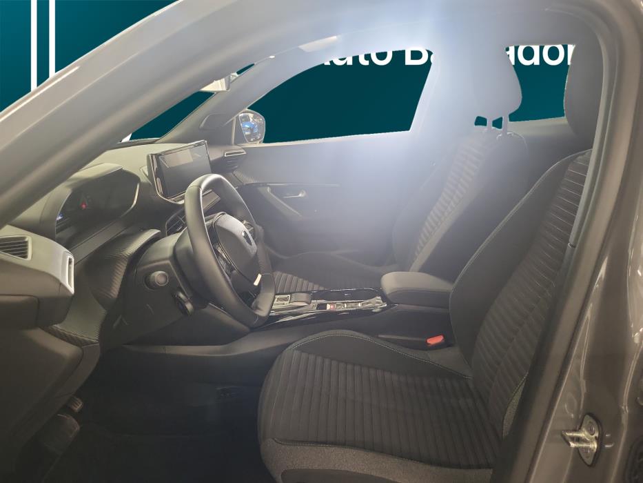 PEUGEOT e-2008 2023
