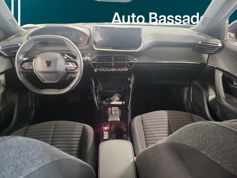 PEUGEOT e-2008 2023