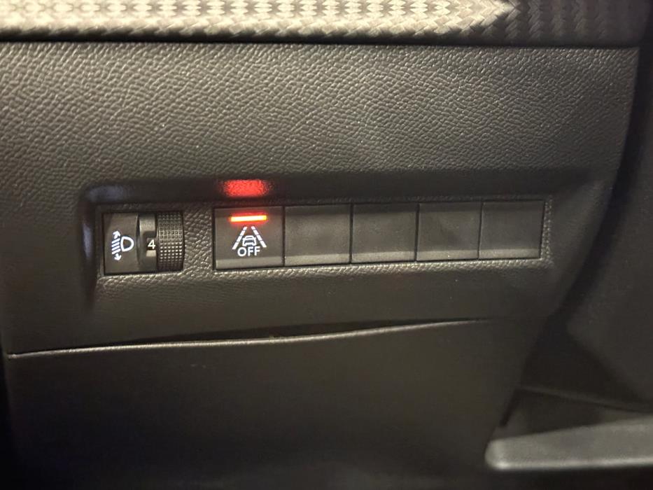PEUGEOT 208 2022
