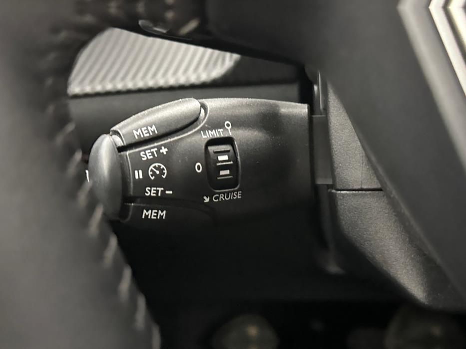PEUGEOT 208 2022