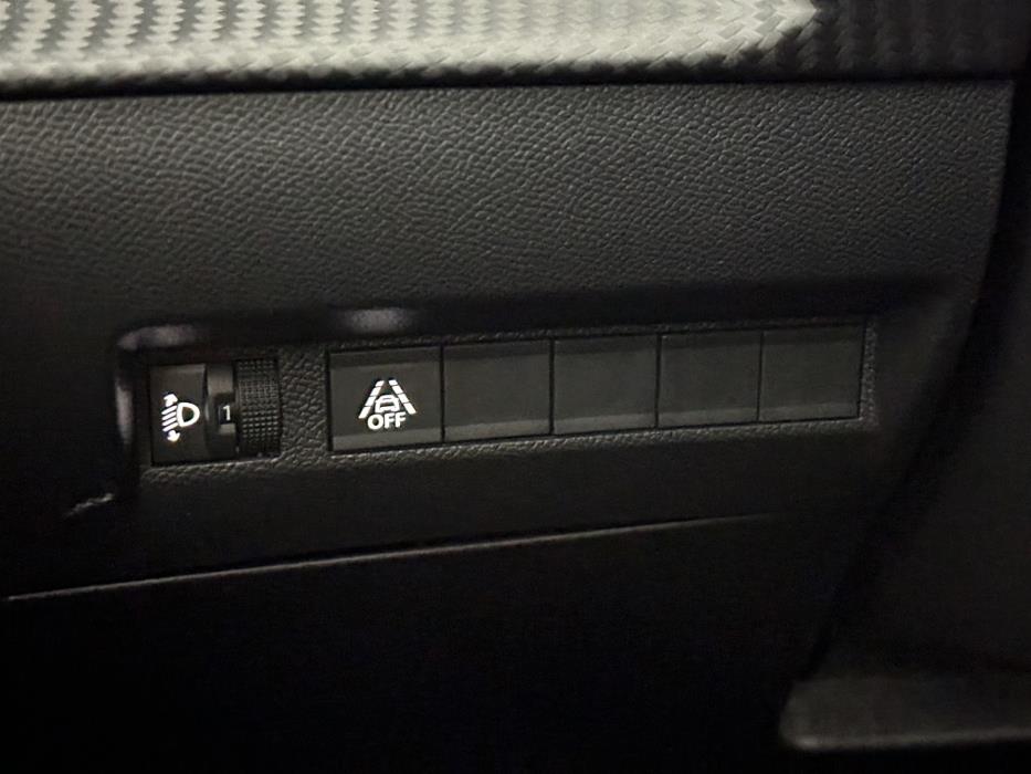 PEUGEOT 208 2022