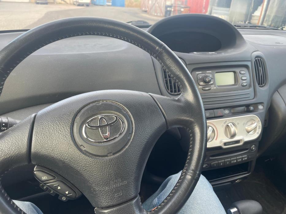 TOYOTA Yaris Verso 2005