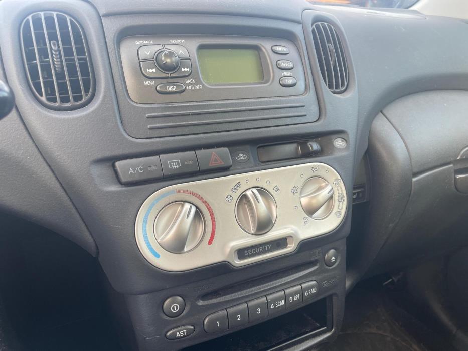 TOYOTA Yaris Verso 2005