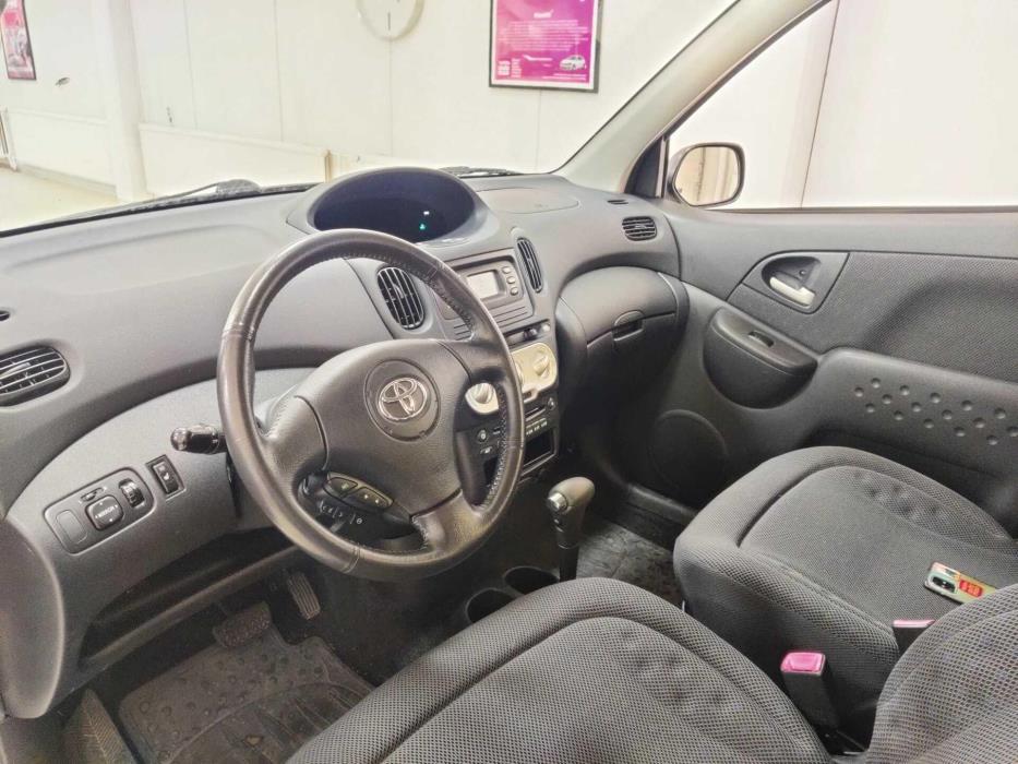 TOYOTA Yaris Verso 2005